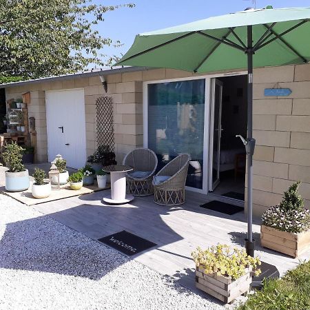 Escale En Baie. Bed & Breakfast Pontaubault Екстериор снимка
