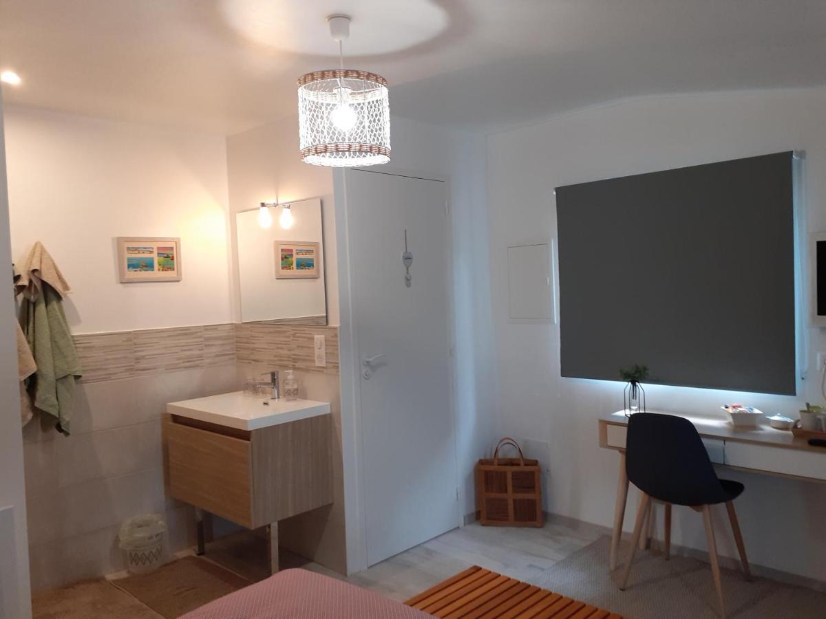 Escale En Baie. Bed & Breakfast Pontaubault Екстериор снимка