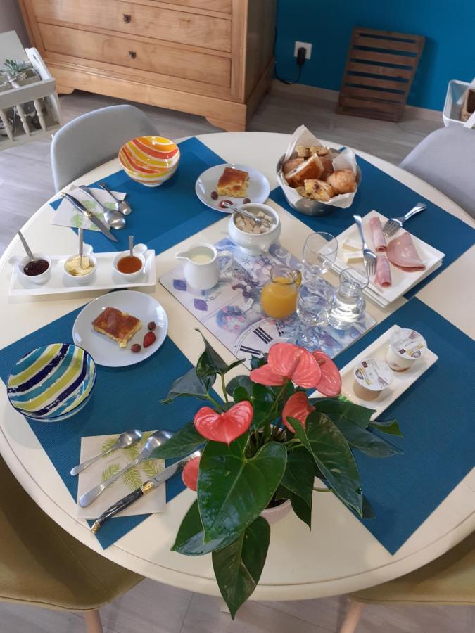 Escale En Baie. Bed & Breakfast Pontaubault Екстериор снимка