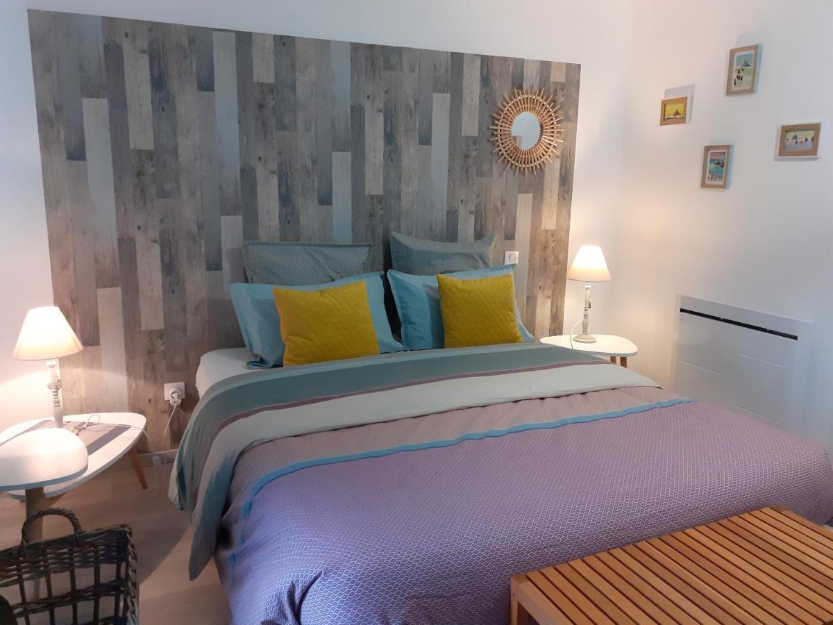 Escale En Baie. Bed & Breakfast Pontaubault Екстериор снимка