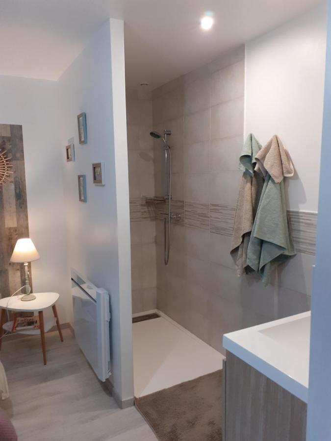 Escale En Baie. Bed & Breakfast Pontaubault Екстериор снимка